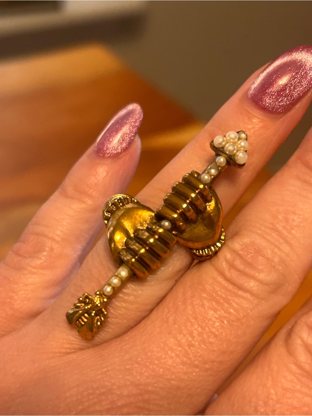 Gucci Gold-Tone Pearl Arrow Ring
